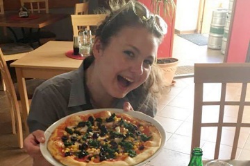 První A si vyzkoušela přípravu pizzy