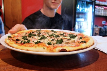 Třída 1.D si vyzkoušela výrobu pizzy